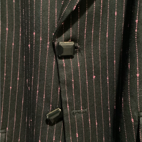 Blazer - Picture 5 of 6